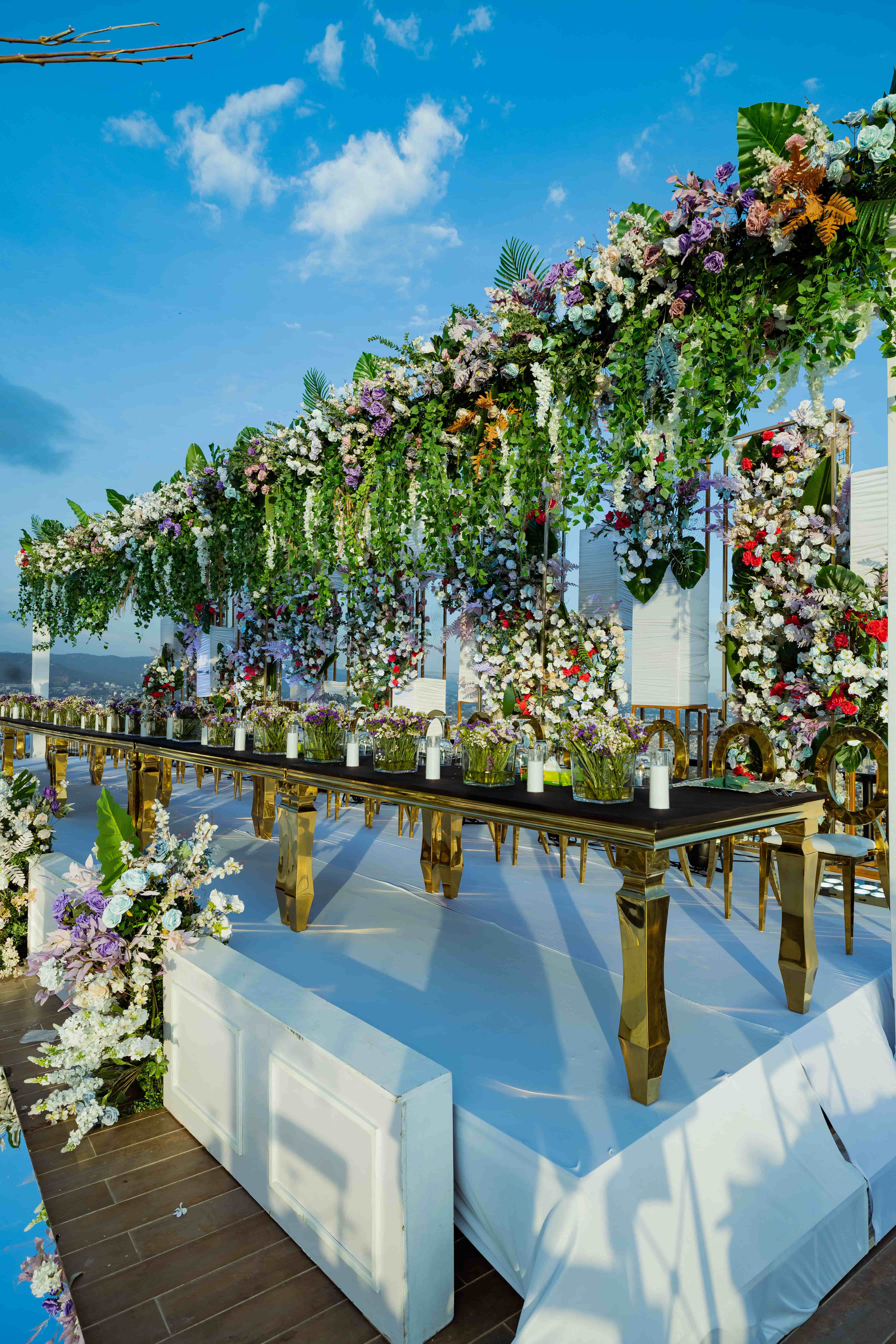 Outdoor Mirrored Aisle